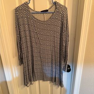 Hourglass Lilly Black and White Chevron Tunic